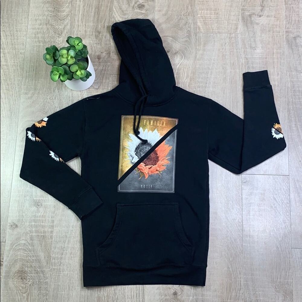 LA FAMILIA Women's Black Floral Graphic Hoodie Sweatshirt